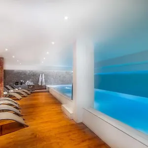 https://hotel-montaigne-spa.fr-provencehotel.com