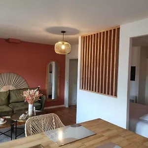 * Le Chamarelle * Hyper Centre * France