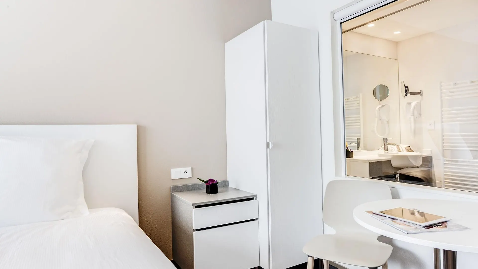 ***  Hotel Parksaone Lyon France